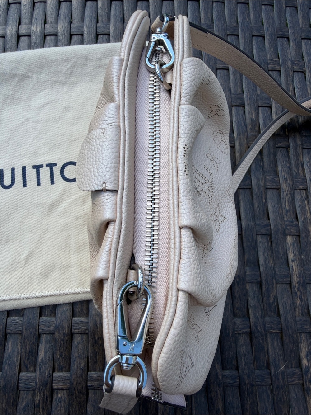 NWT Louis Vuitton Mahina Scala Mini Pouch - Picture 5 of 9